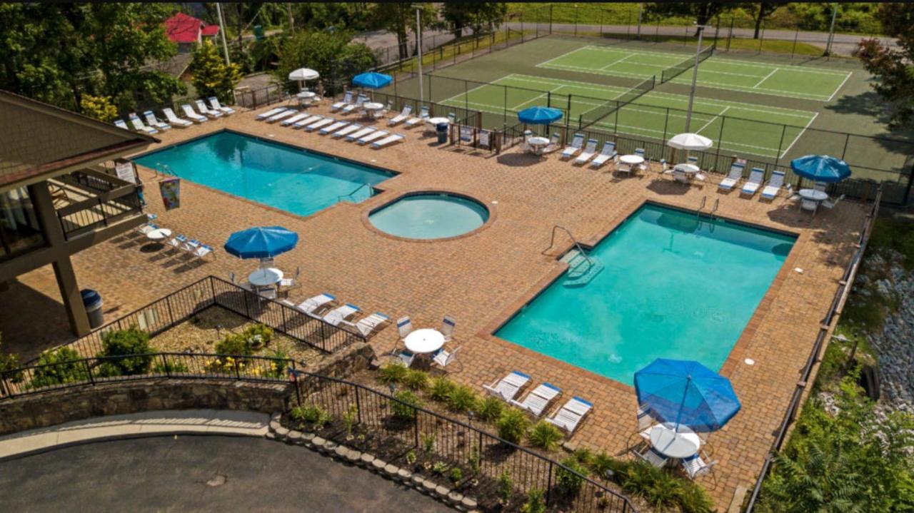 Woodhaven - Private - 3 Suites - Gorgeous Views - 3 Pools - Gamerm - Hottub - Lots Of Bears Gatlinburg Exterior photo