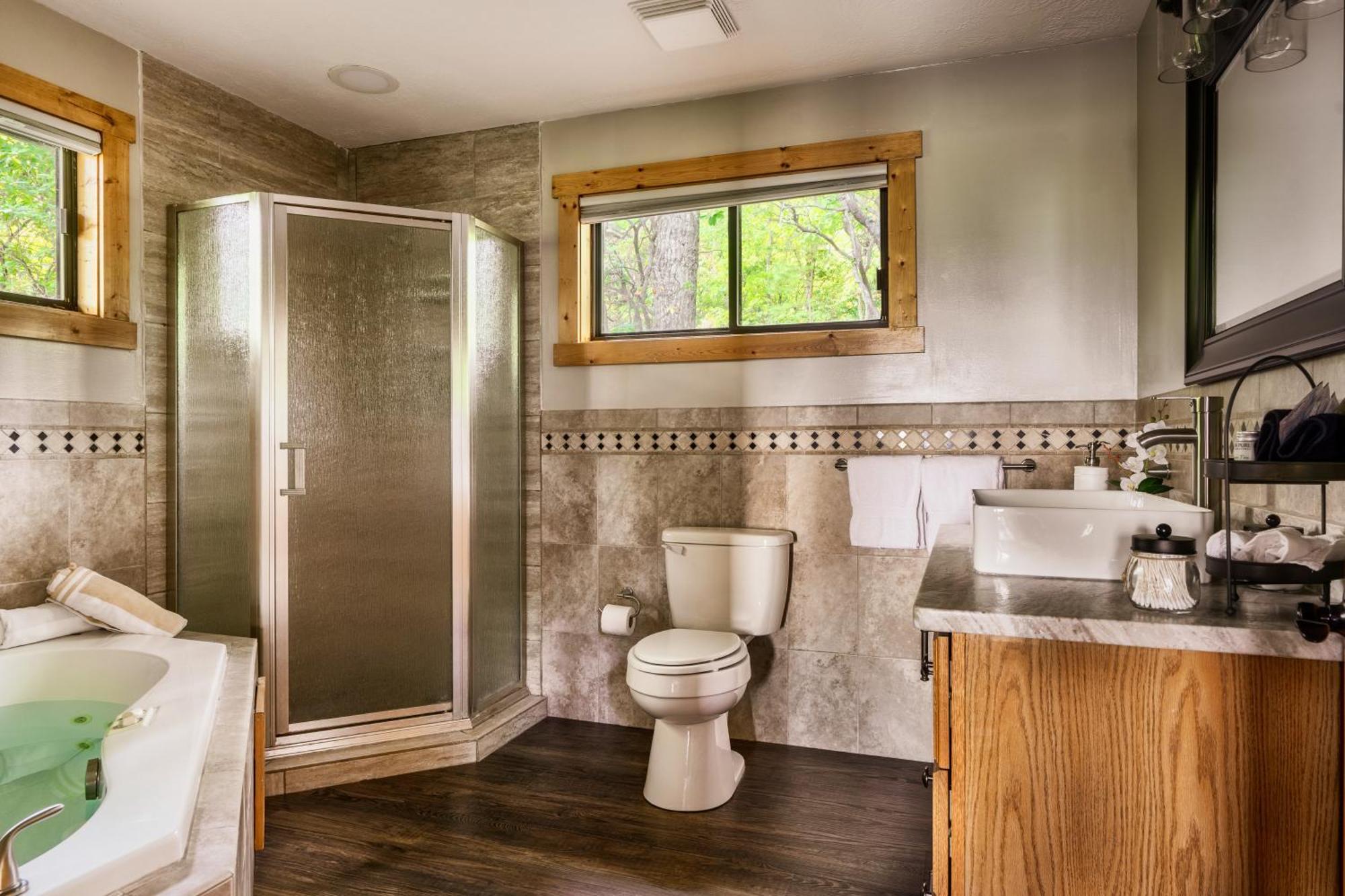 Woodhaven - Private - 3 Suites - Gorgeous Views - 3 Pools - Gamerm - Hottub - Lots Of Bears Gatlinburg Exterior photo