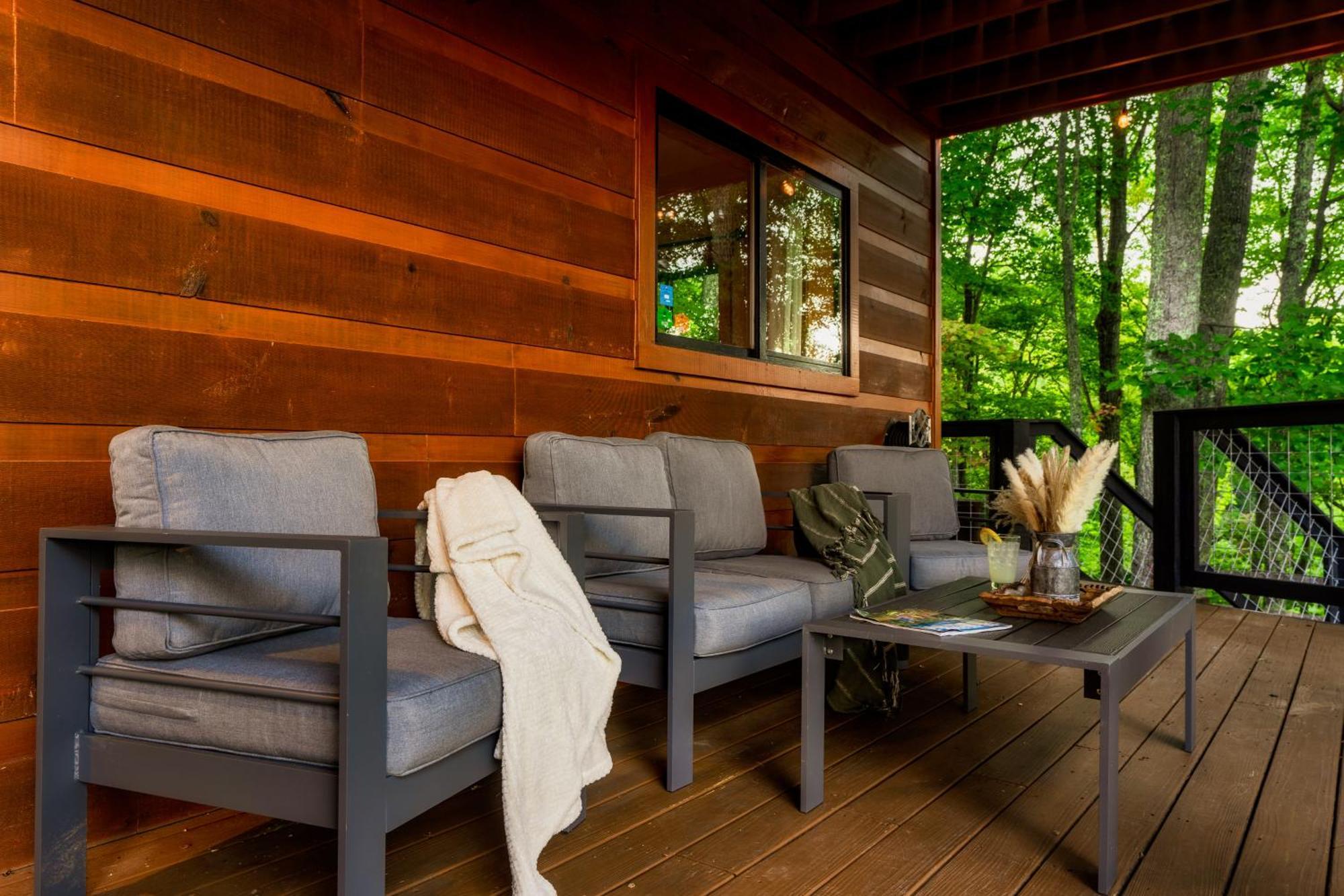 Woodhaven - Private - 3 Suites - Gorgeous Views - 3 Pools - Gamerm - Hottub - Lots Of Bears Gatlinburg Exterior photo
