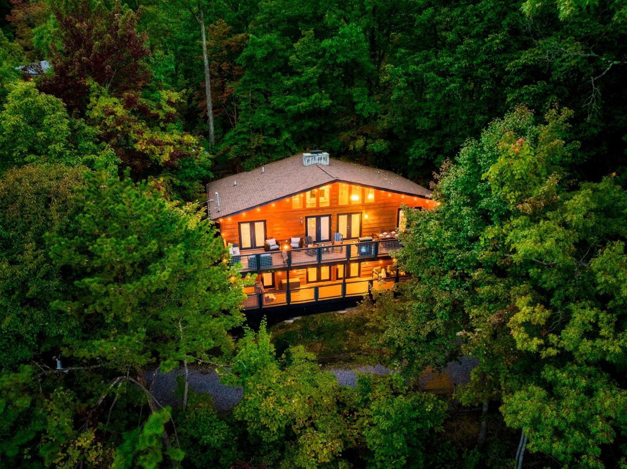 Woodhaven - Private - 3 Suites - Gorgeous Views - 3 Pools - Gamerm - Hottub - Lots Of Bears Gatlinburg Exterior photo