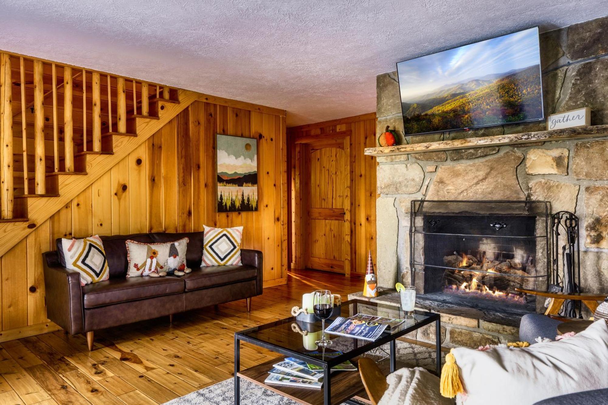 Woodhaven - Private - 3 Suites - Gorgeous Views - 3 Pools - Gamerm - Hottub - Lots Of Bears Gatlinburg Exterior photo