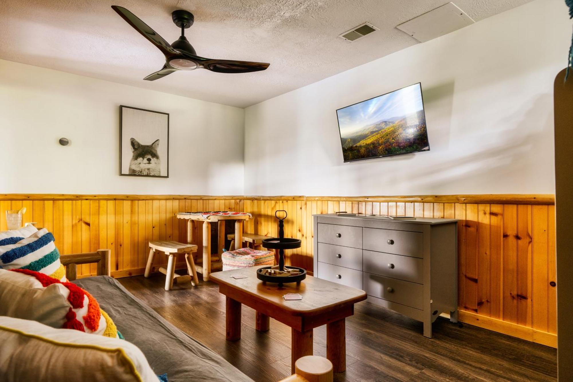 Woodhaven - Private - 3 Suites - Gorgeous Views - 3 Pools - Gamerm - Hottub - Lots Of Bears Gatlinburg Exterior photo