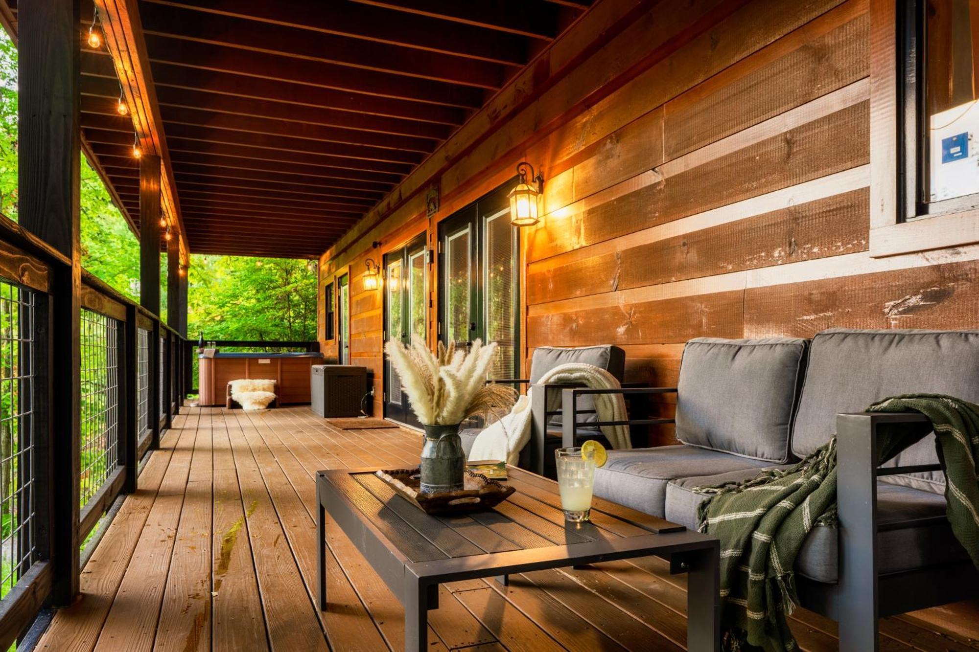 Woodhaven - Private - 3 Suites - Gorgeous Views - 3 Pools - Gamerm - Hottub - Lots Of Bears Gatlinburg Exterior photo