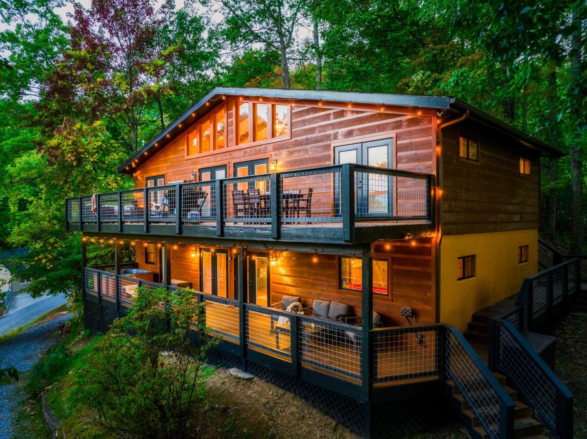 Woodhaven - Private - 3 Suites - Gorgeous Views - 3 Pools - Gamerm - Hottub - Lots Of Bears Gatlinburg Exterior photo