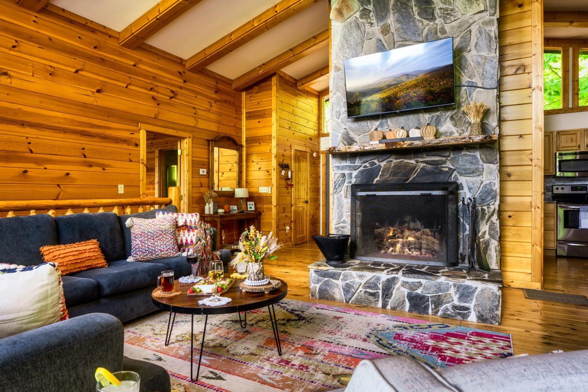 Woodhaven - Private - 3 Suites - Gorgeous Views - 3 Pools - Gamerm - Hottub - Lots Of Bears Gatlinburg Exterior photo