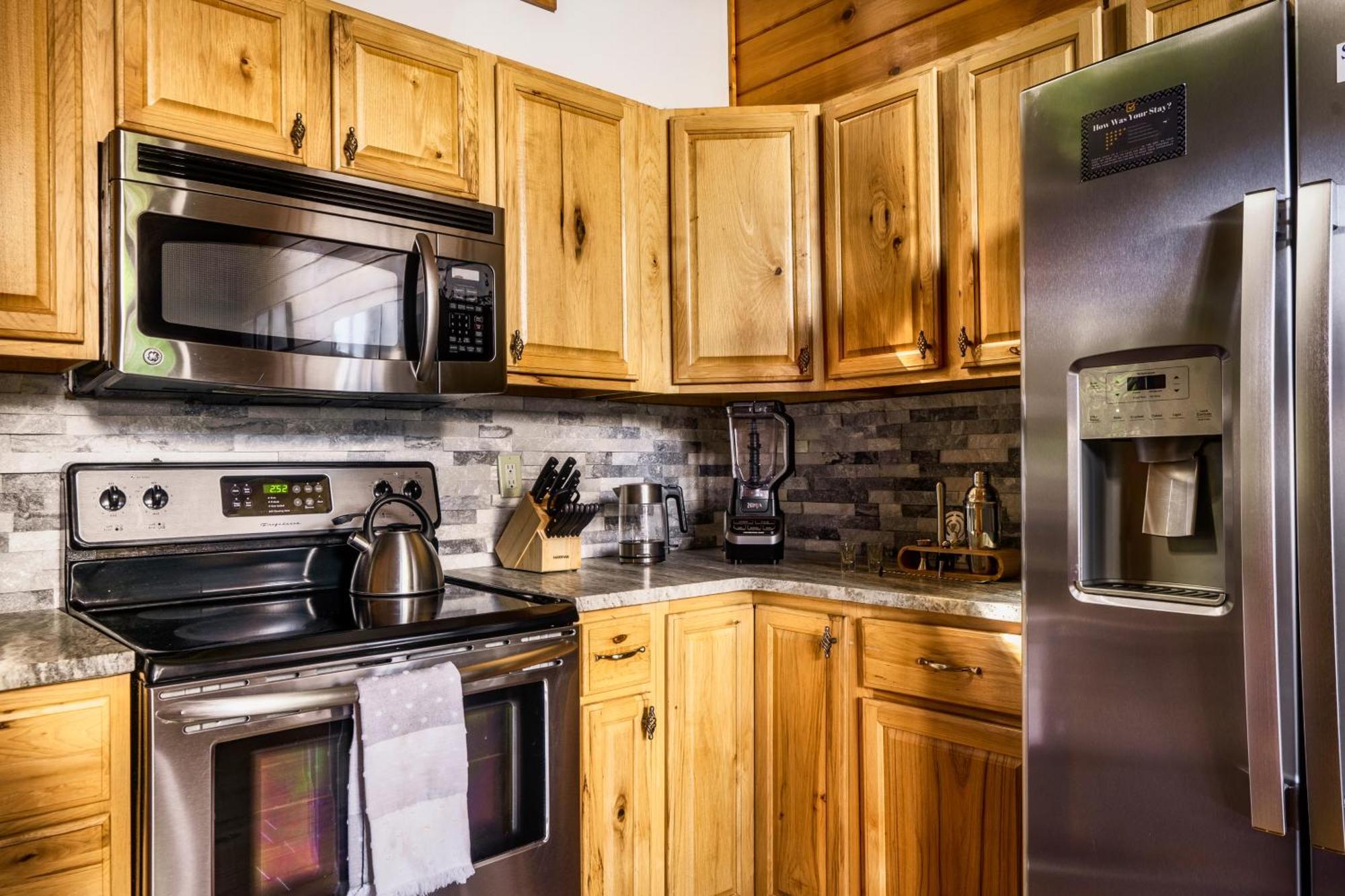Woodhaven - Private - 3 Suites - Gorgeous Views - 3 Pools - Gamerm - Hottub - Lots Of Bears Gatlinburg Exterior photo