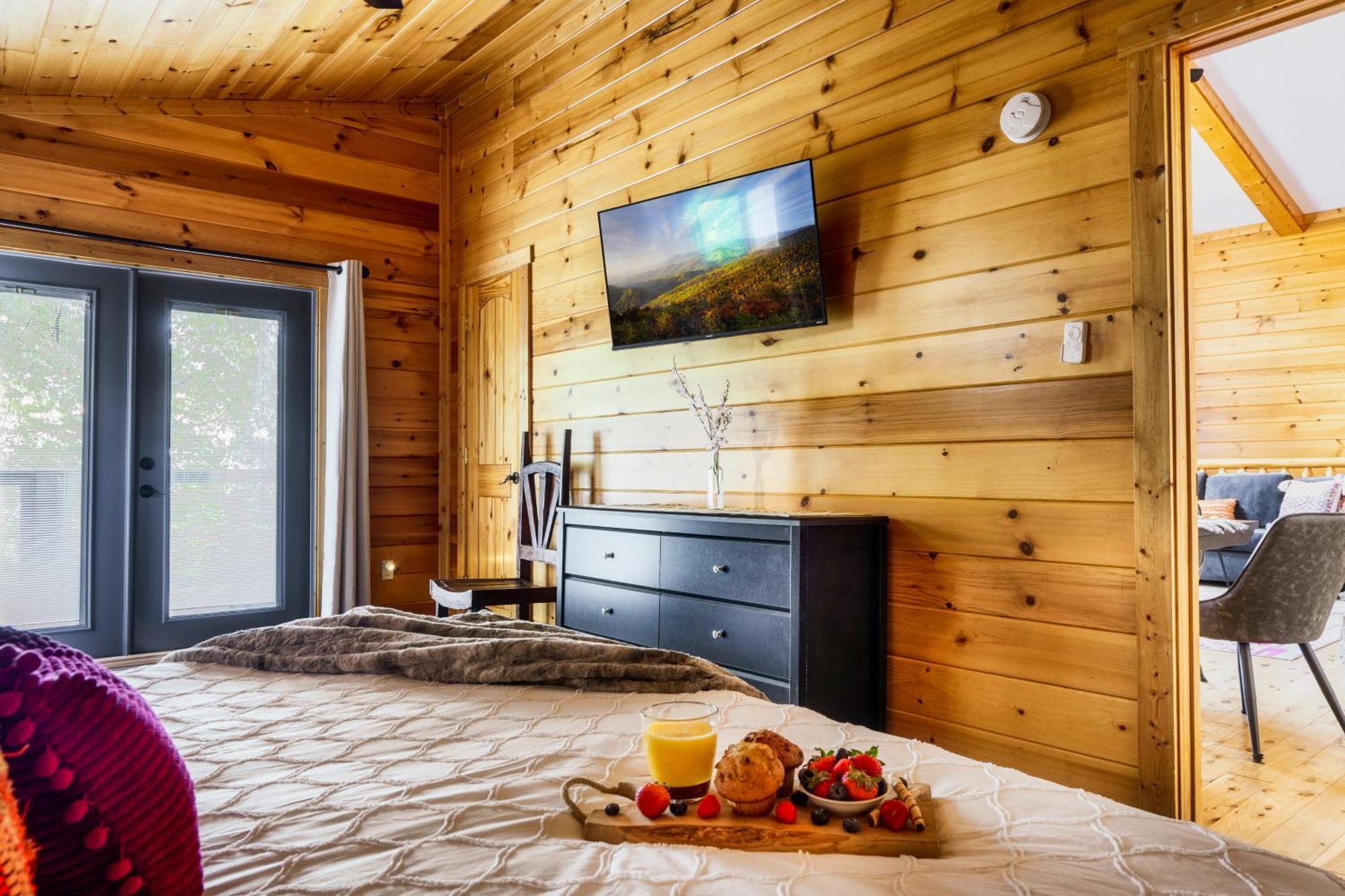 Woodhaven - Private - 3 Suites - Gorgeous Views - 3 Pools - Gamerm - Hottub - Lots Of Bears Gatlinburg Exterior photo
