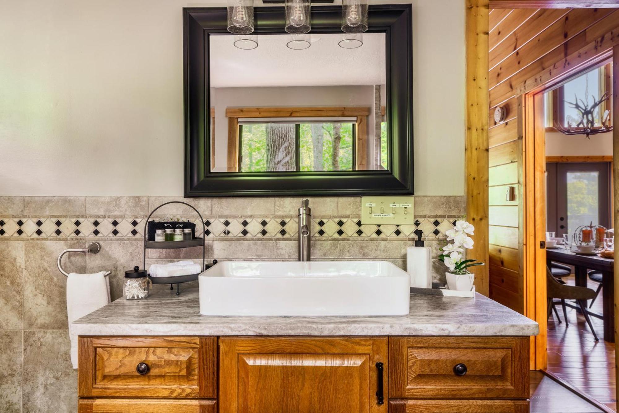 Woodhaven - Private - 3 Suites - Gorgeous Views - 3 Pools - Gamerm - Hottub - Lots Of Bears Gatlinburg Exterior photo