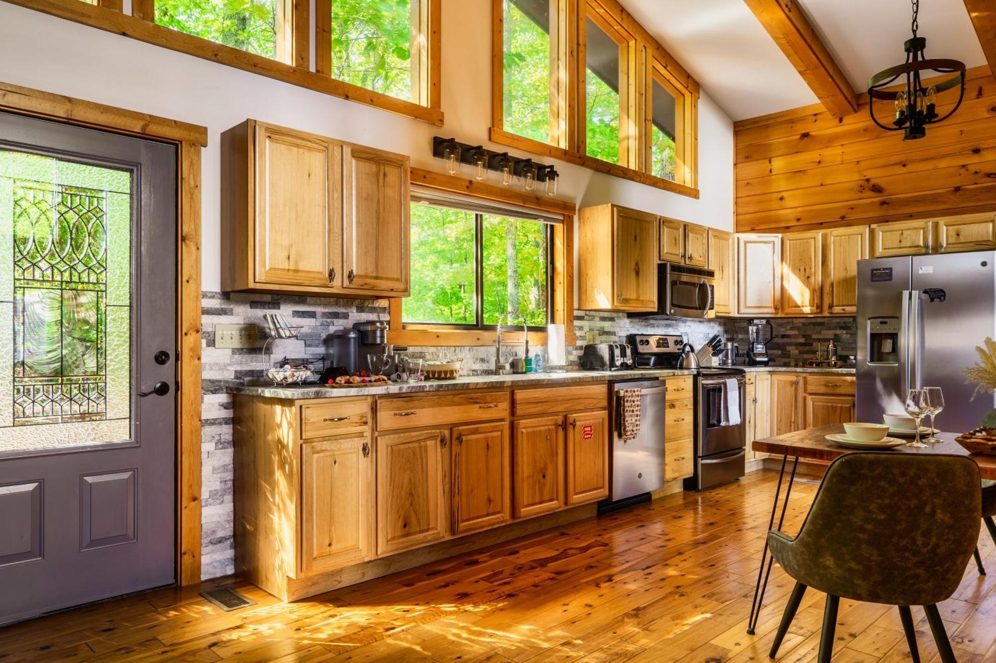 Woodhaven - Private - 3 Suites - Gorgeous Views - 3 Pools - Gamerm - Hottub - Lots Of Bears Gatlinburg Exterior photo
