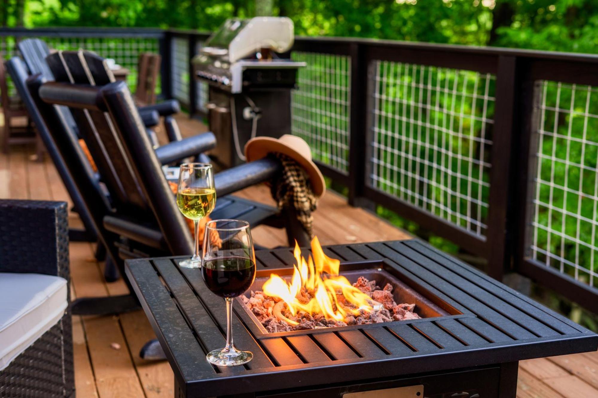 Woodhaven - Private - 3 Suites - Gorgeous Views - 3 Pools - Gamerm - Hottub - Lots Of Bears Gatlinburg Exterior photo